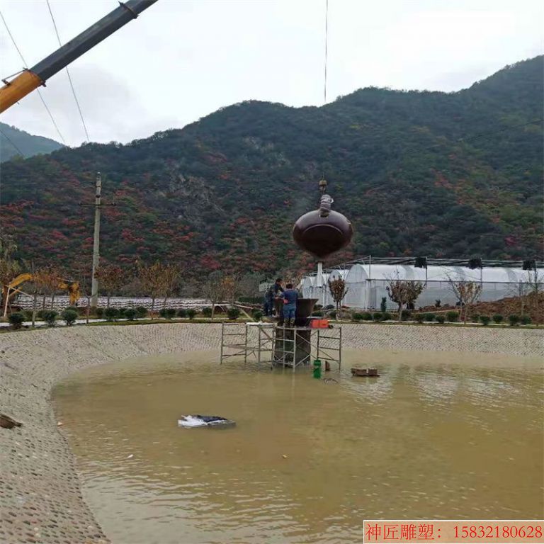 安徽玻璃鋼天壺雕塑案例，池塘水景流水壺