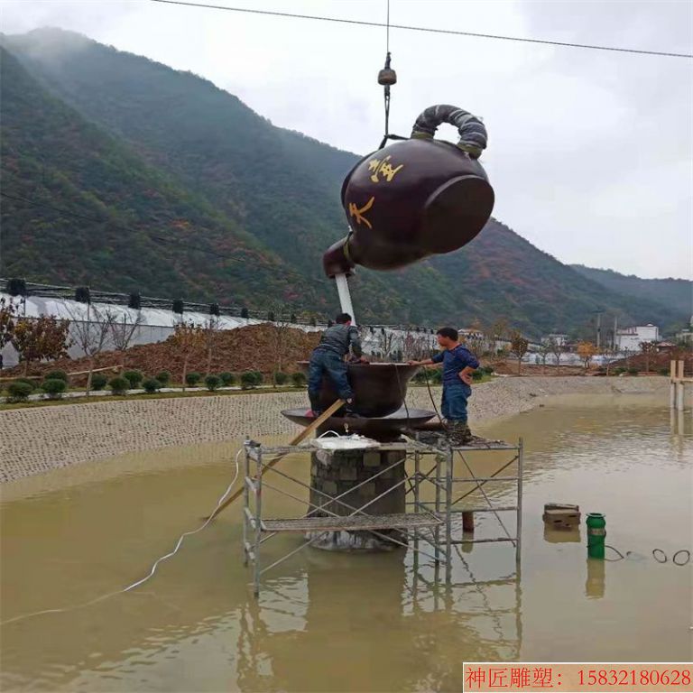 安徽玻璃鋼天壺雕塑案例，池塘水景流水壺1